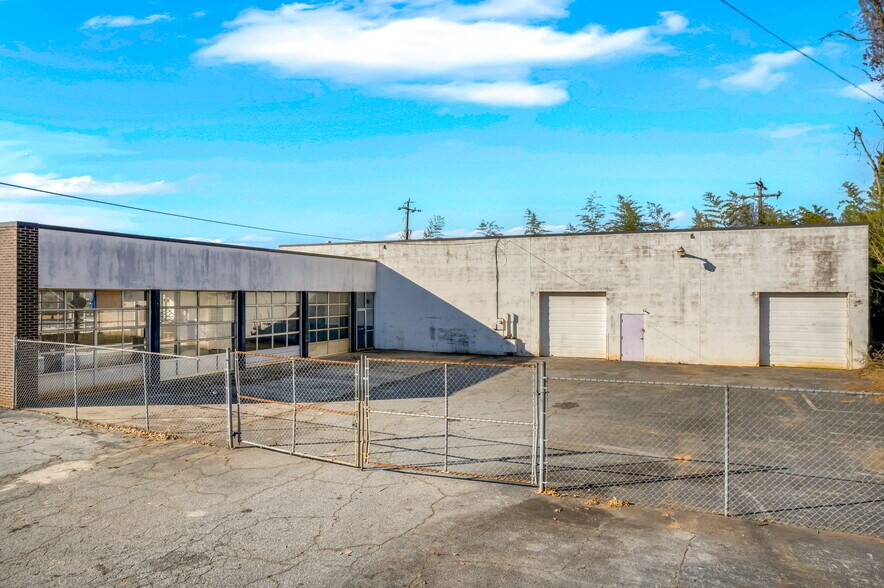 More Photos Of 904 N Main St, Anderson Auto Repair For Sale