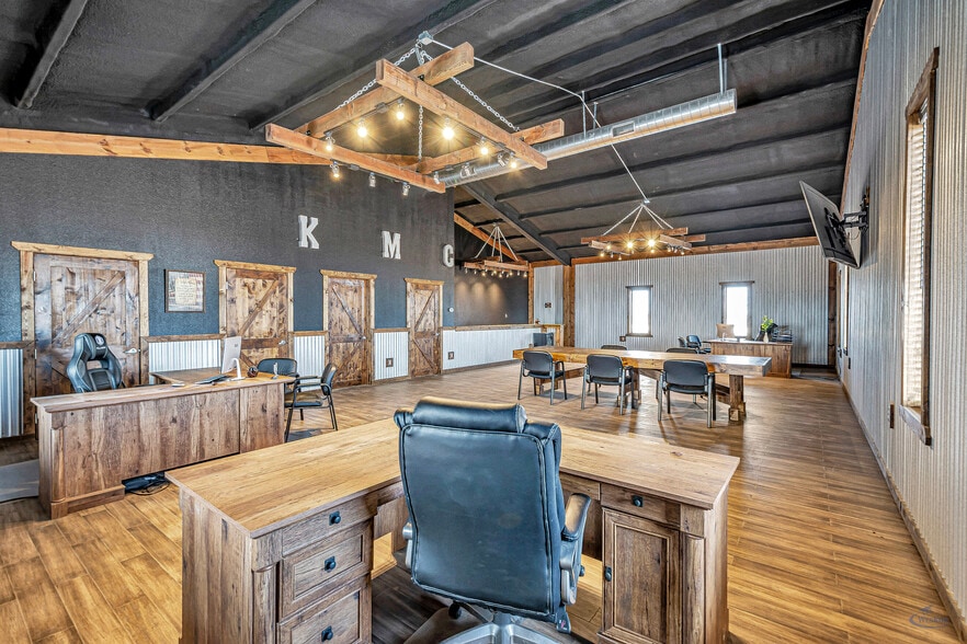 More Photos Of 716 US 385, Seminole Manufacturing For Sale