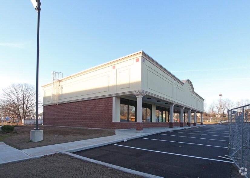 More Photos Of 1062-1066 Tolland Tpke, Manchester Freestanding For Lease