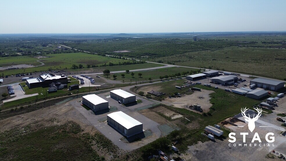 More Photos Of 7420 Fm 2449, Ponder Warehouse For Lease