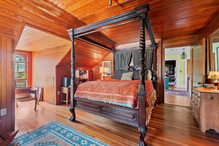 More Photos Of 535 Main Rd, Monterey Specialty For Sale