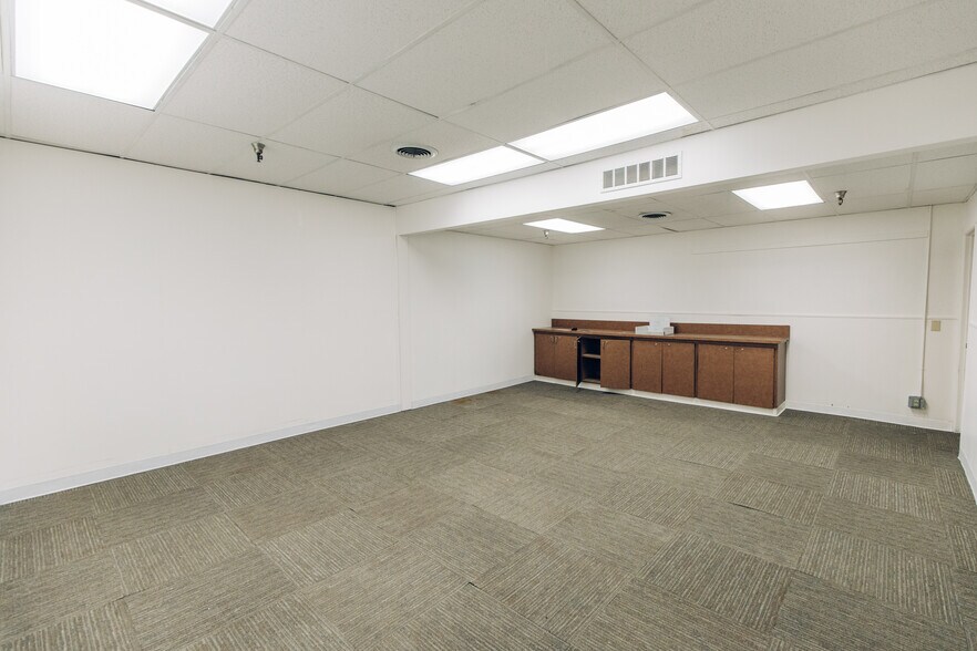 More Photos Of 221-239 SE Madison St, Portland Warehouse For Lease