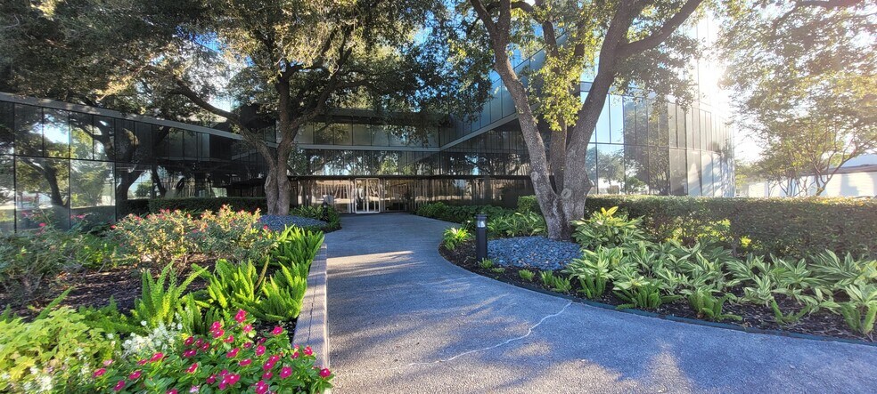 More Photos Of 13100 Northwest Fwy, Houston Office For Lease