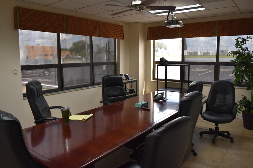 More Photos Of 4006 N Airport Rd, Plant City Warehouse For Sale