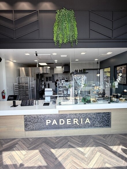 More Photos Of 3032 Wilshire Blvd, Santa Monica Storefront For Lease