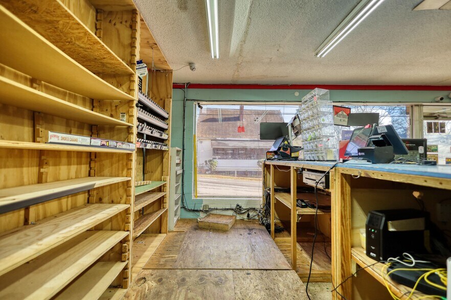 More Photos Of 247 Cannon Dr, Social Circle Restaurant For Sale