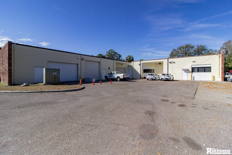More Photos Of 5345-5351 Great Oak Dr, Lakeland Light Distribution For Lease