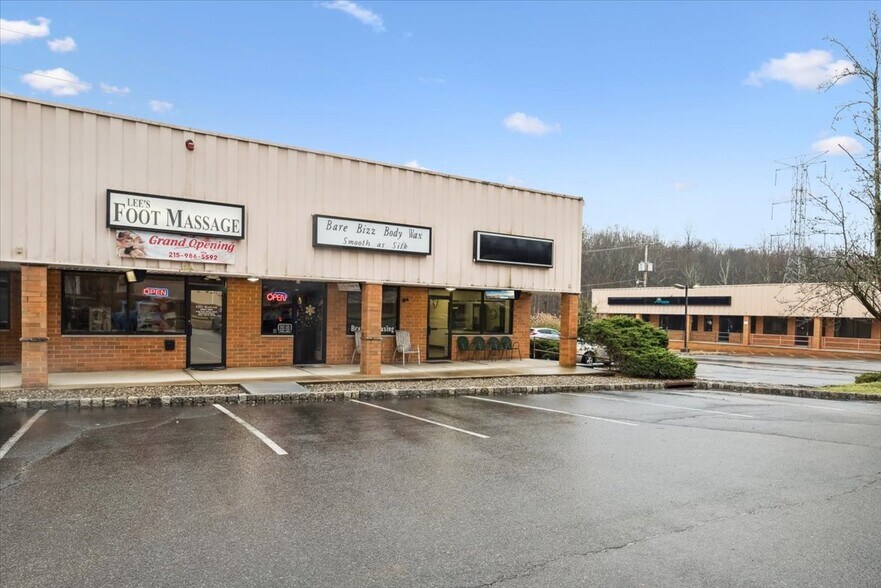More Photos Of 10 Community Pl, Warren General Retail For Lease