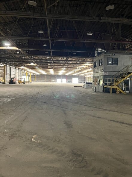 More Photos Of 1972 Gardner Blvd, Holly Hill Warehouse For Lease