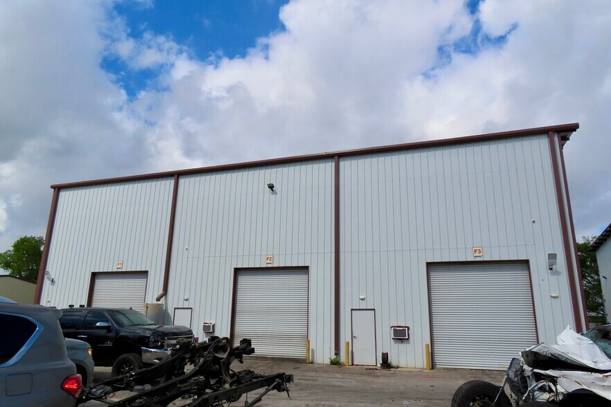More Photos Of 12851 Reeveston Rd, Houston Industrial For Sale