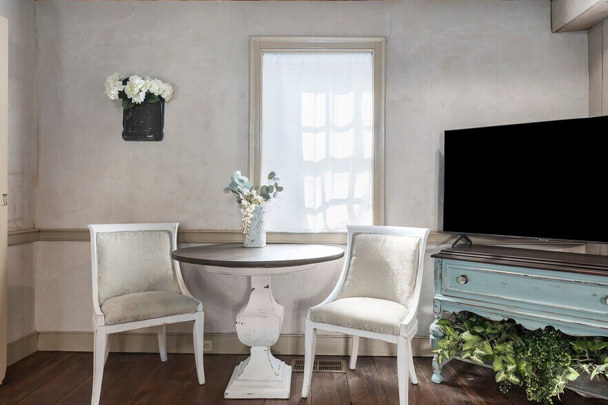 More Photos Of 104 E Austin St, Fredericksburg Storefront Retail Residential For Sale