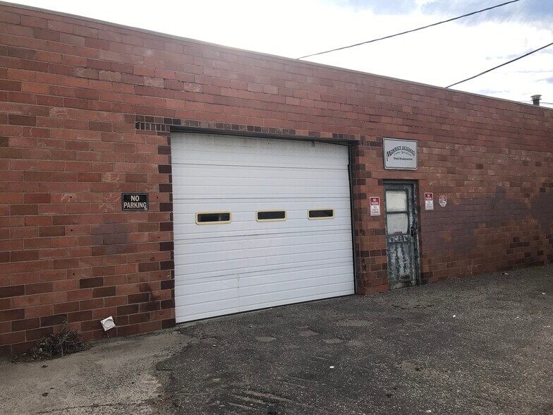 More Photos Of 103 N 5th St, Riverton Storefront Retail Office For Sale