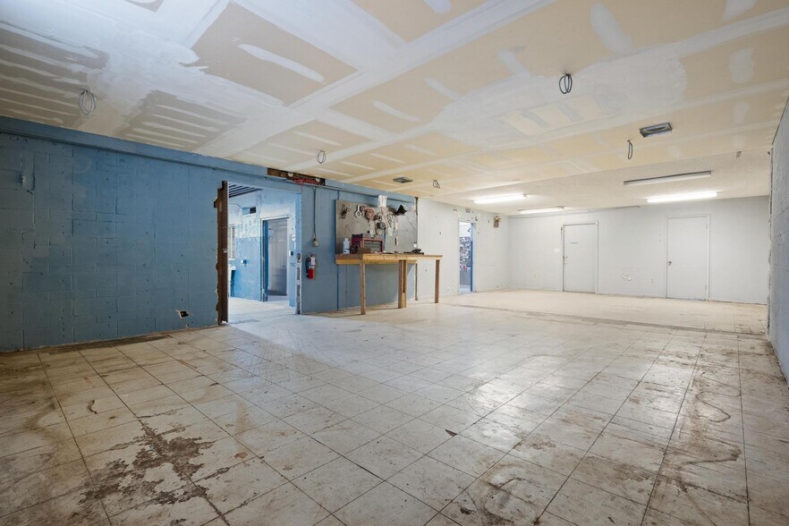 More Photos Of 325 E Lemon St, Tarpon Springs Warehouse For Sale