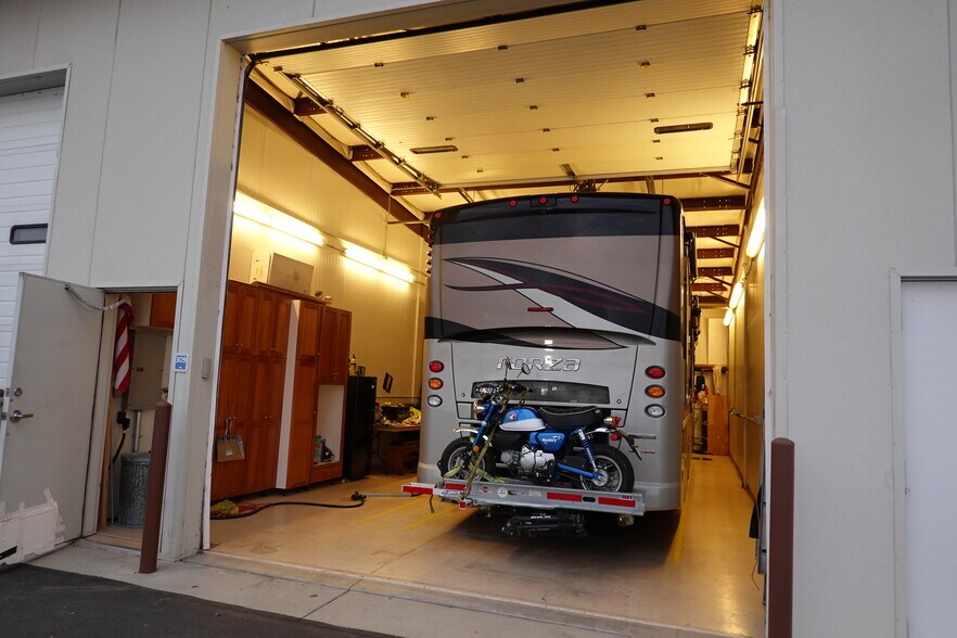 More Photos Of 3656 Stagecoach Rd, Longmont Warehouse For Sale