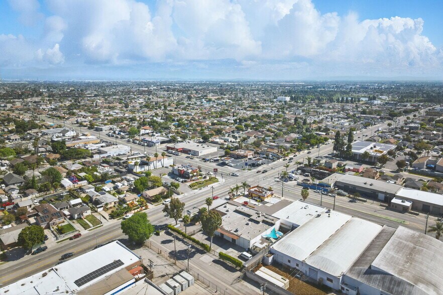 More Photos Of 12819 Main St, Los Angeles Warehouse For Sale