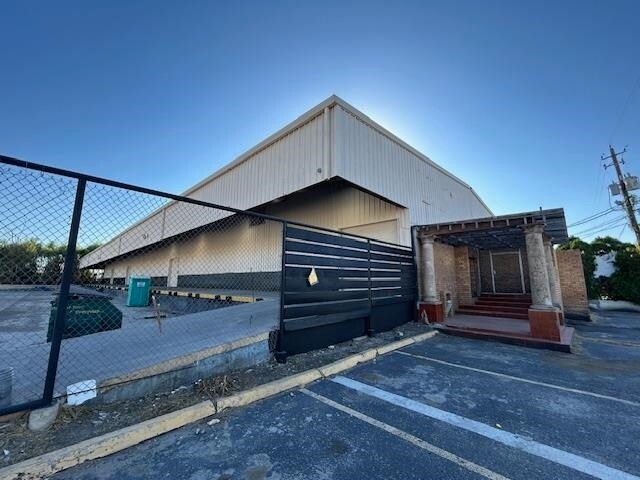 More Photos Of 1905 Aduanales Ln, Laredo Warehouse For Lease