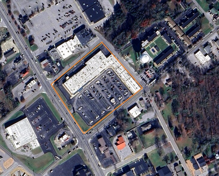 More Photos Of 100 Cumberland Plz, Crossville Unknown For Lease