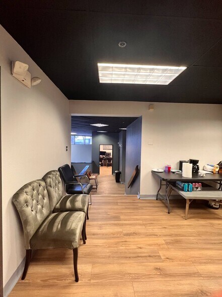 More Photos Of 8140 E Butherus Dr, Scottsdale Auto Dealership For Lease