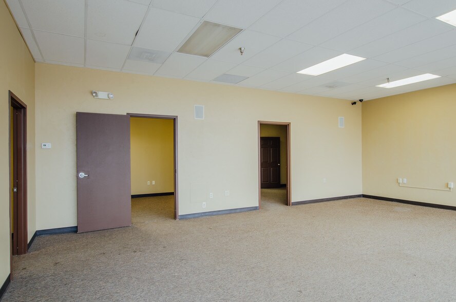 More Photos Of 33-49 Briggs Dr, Ontario General Retail For Lease