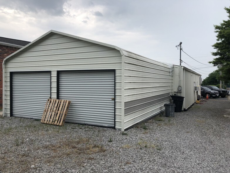 More Photos Of 1115 Lakeview Dr, Franklin Freestanding For Sale