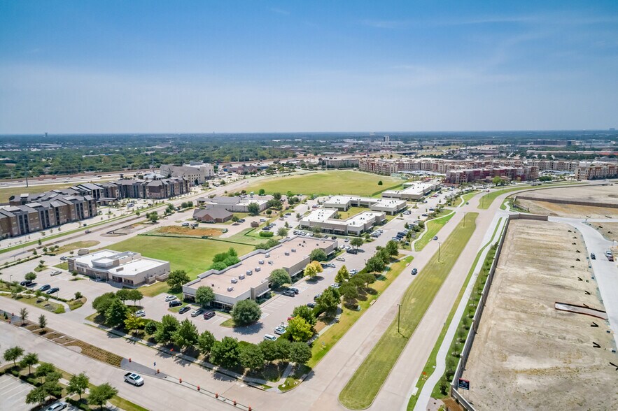 More Photos Of 800 N Watters Rd, Allen Unknown For Lease