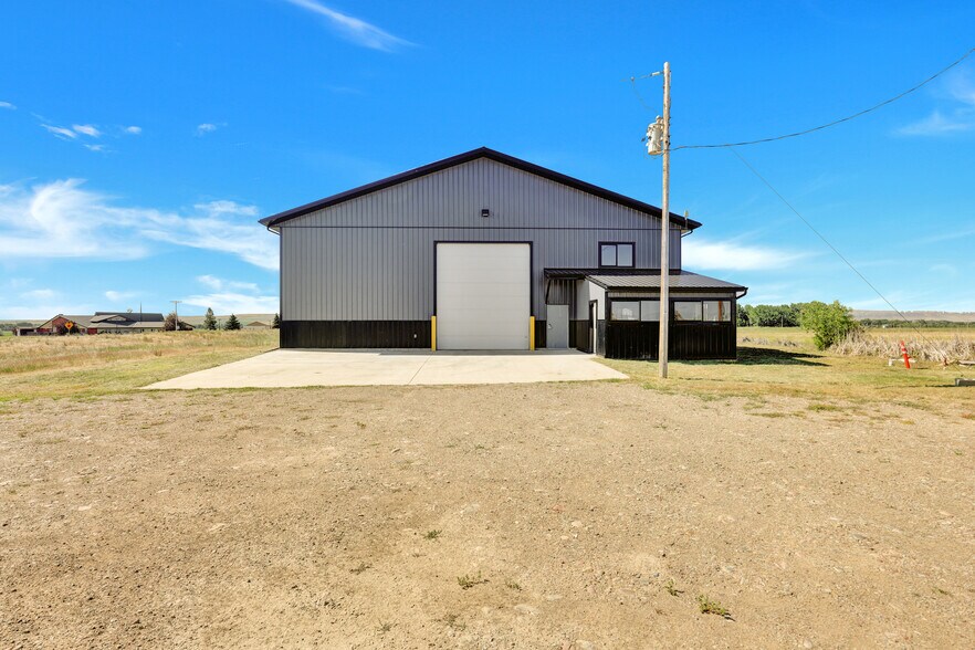 More Photos Of 12 Dracut Hill Rd, Vaughn Industrial For Sale