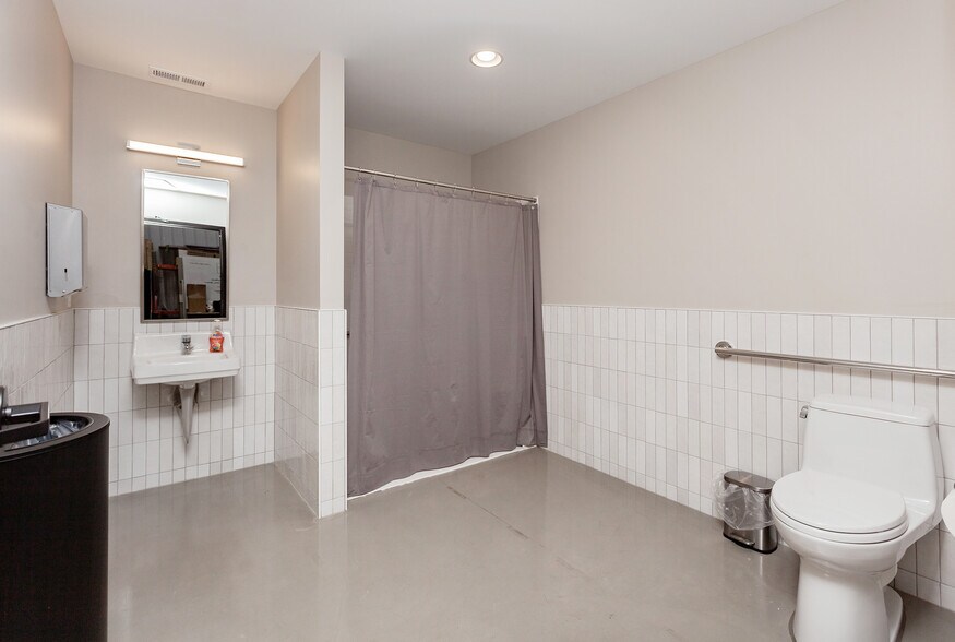 More Photos Of 7640 SW 22nd St, Des Moines Industrial For Sale