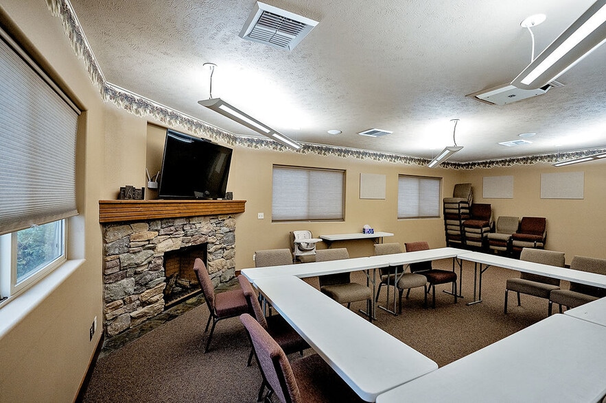 More Photos Of 6701 N Idaho Rd, Newman Lake Lodge Meeting Hall For Sale