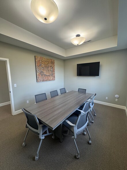 More Photos Of 2210 NE 22nd St, Lincoln City Office For Lease