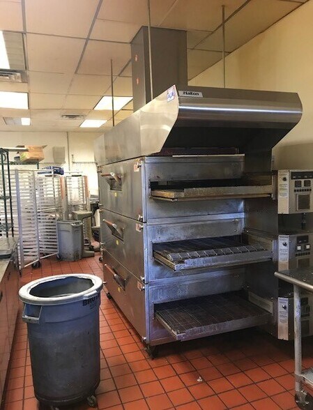More Photos Of 1030 Payne Ave, North Tonawanda Fast Food For Lease