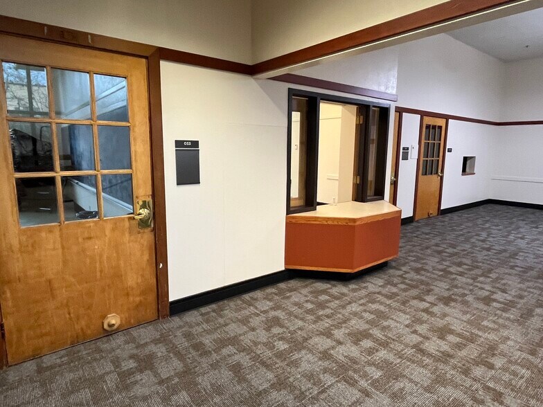 More Photos Of 7688 SW Capitol Hwy, Portland Specialty For Lease