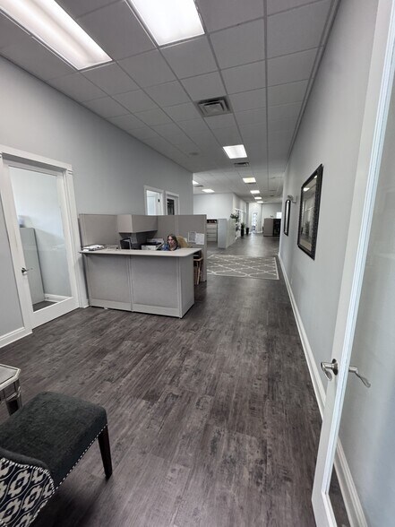 More Photos Of 2030 Bee Ridge Rd, Sarasota Office Residential For Sale