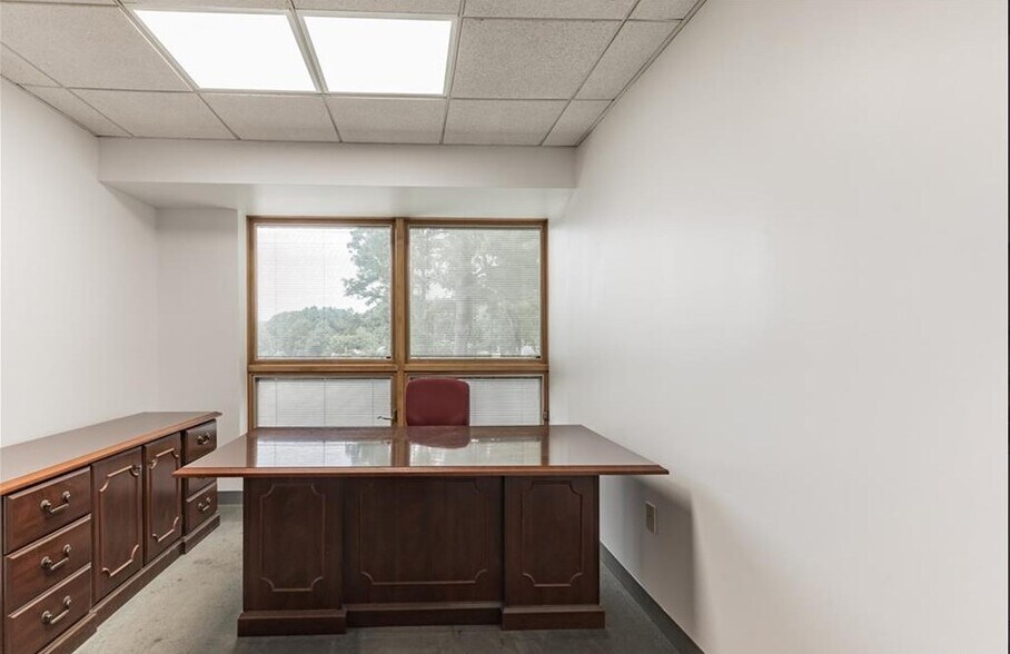 More Photos Of 301-305 Old Tarrytown Rd, White Plains Office For Lease