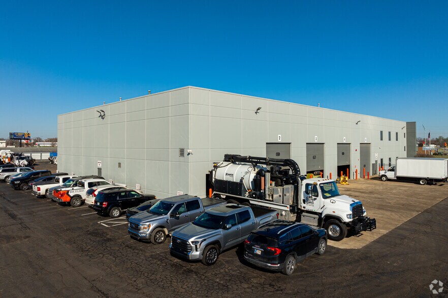 More Photos Of 5550 Poindexter Dr, Indianapolis Distribution For Sale