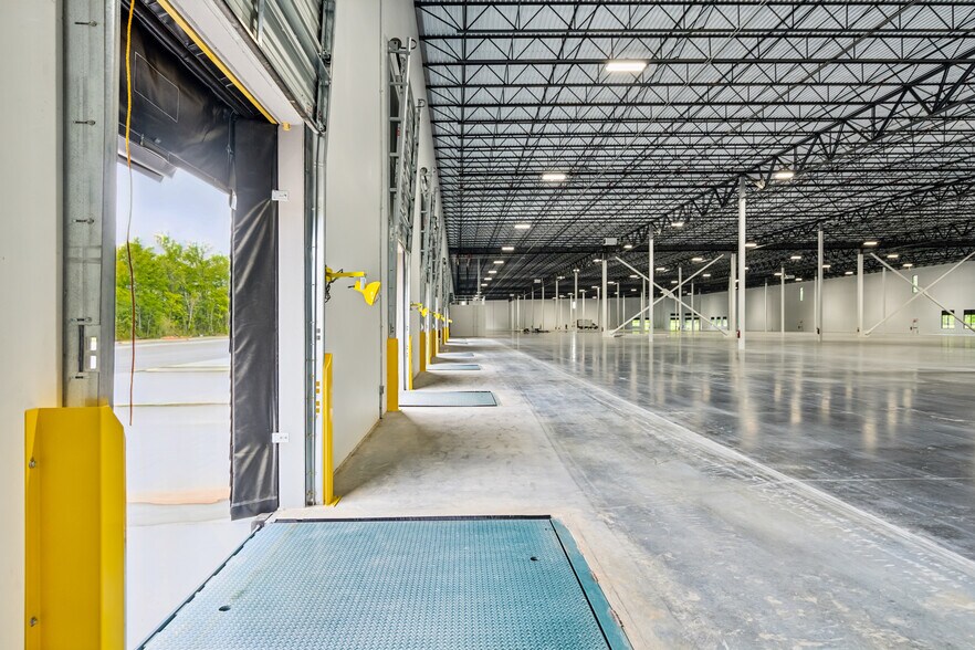 More Photos Of 420 Strathmore Rd, Summerville Unknown For Lease