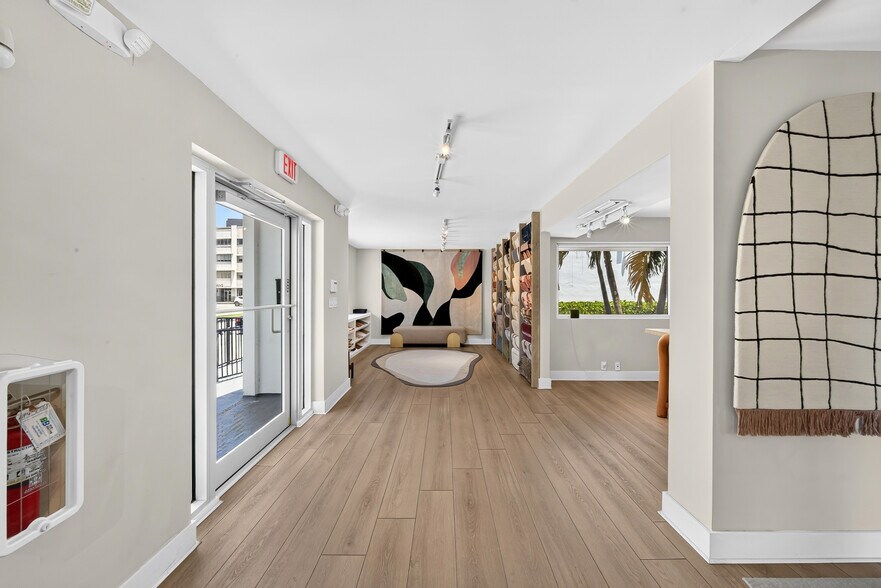 More Photos Of 286 NE 39th St, Miami General Retail For Lease