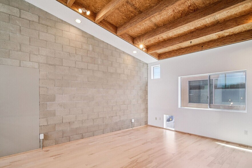 More Photos Of 717 N Highland Ave, Los Angeles Flex For Sale
