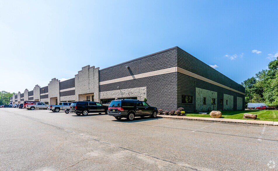 More Photos Of 385 Franklin Ave, Rockaway Light Distribution For Lease