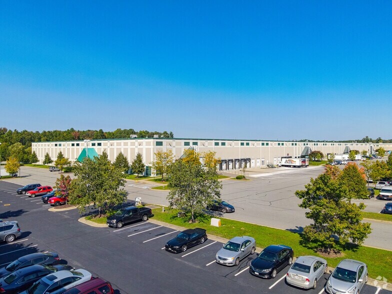 More Photos Of 11800-11900 N Lakeridge Pky, Ashland Distribution For Lease