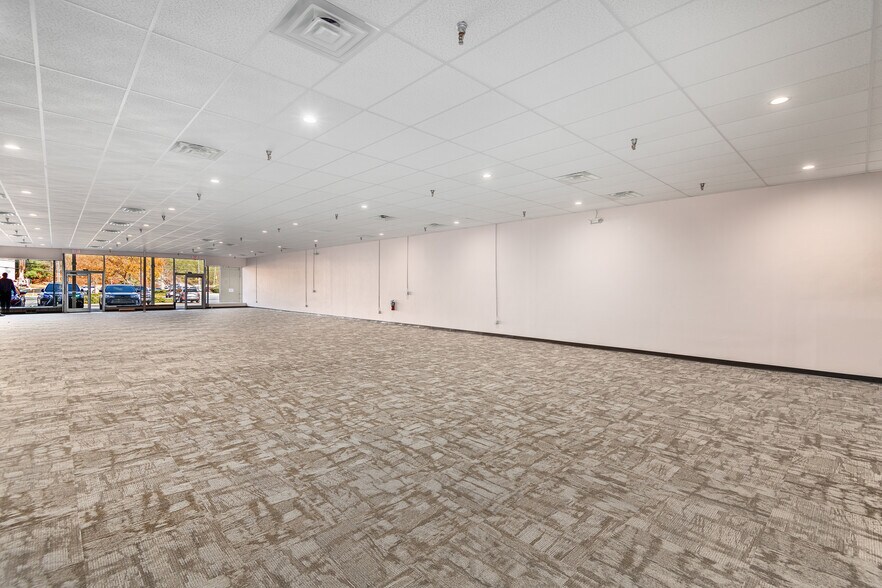 More Photos Of 265-273 Tunnel Rd, Asheville Freestanding For Sale