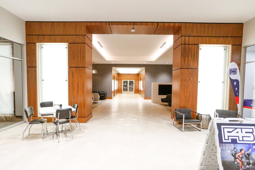 More Photos Of 500 E Morehead St, Charlotte Office For Lease