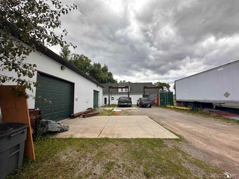 More Photos Of 420-440 Carey St, Deerfield Manufacturing For Sale