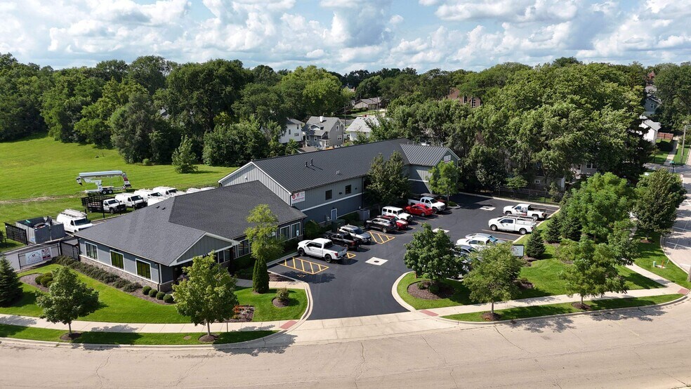 More Photos Of 325 Marshall Ave, Aurora Industrial For Sale