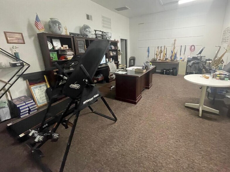 More Photos Of 254 N Broad St, Globe Storefront Retail Office For Sale