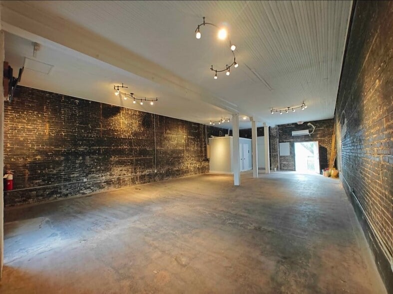 More Photos Of 3115 N Main St, Jacksonville Storefront Retail Office For Sale