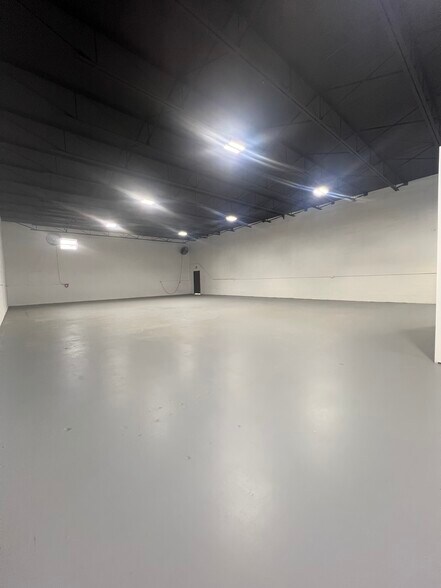 More Photos Of 920 W 19th St, Hialeah Warehouse For Sale