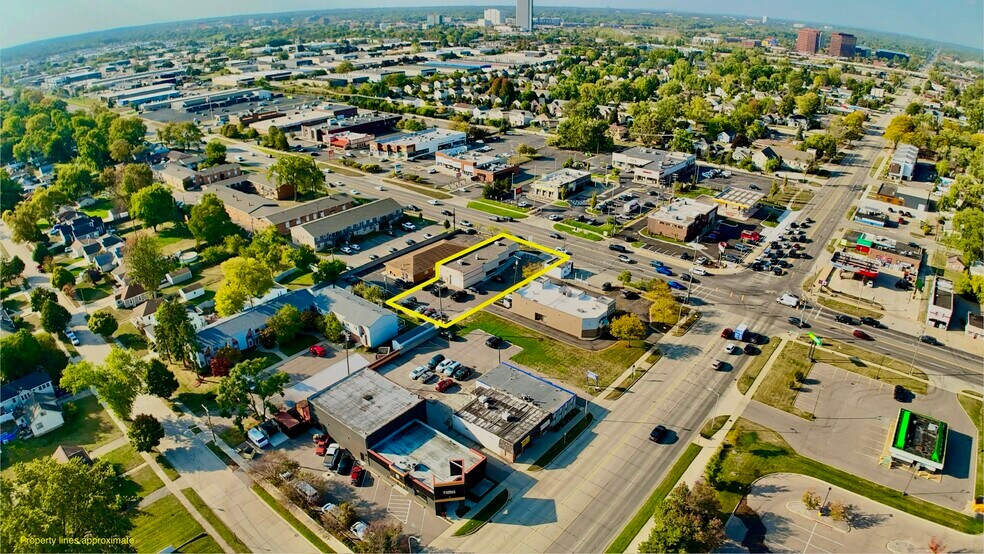 More Photos Of 41-47 W Maple Rd, Clawson General Retail For Sale