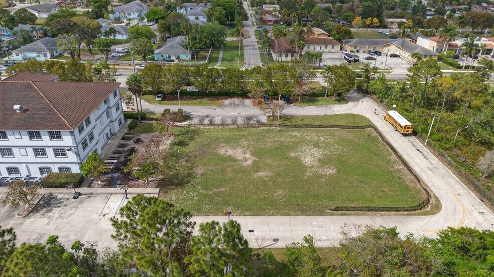 More Photos Of 713 W Palm Dr, Florida City Schools For Sale