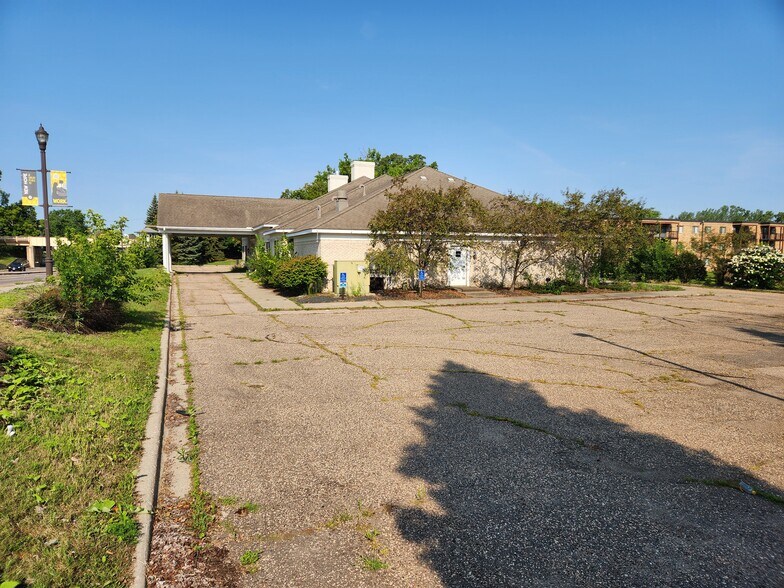 More Photos Of 7300 42nd Ave N, New Hope Freestanding For Sale