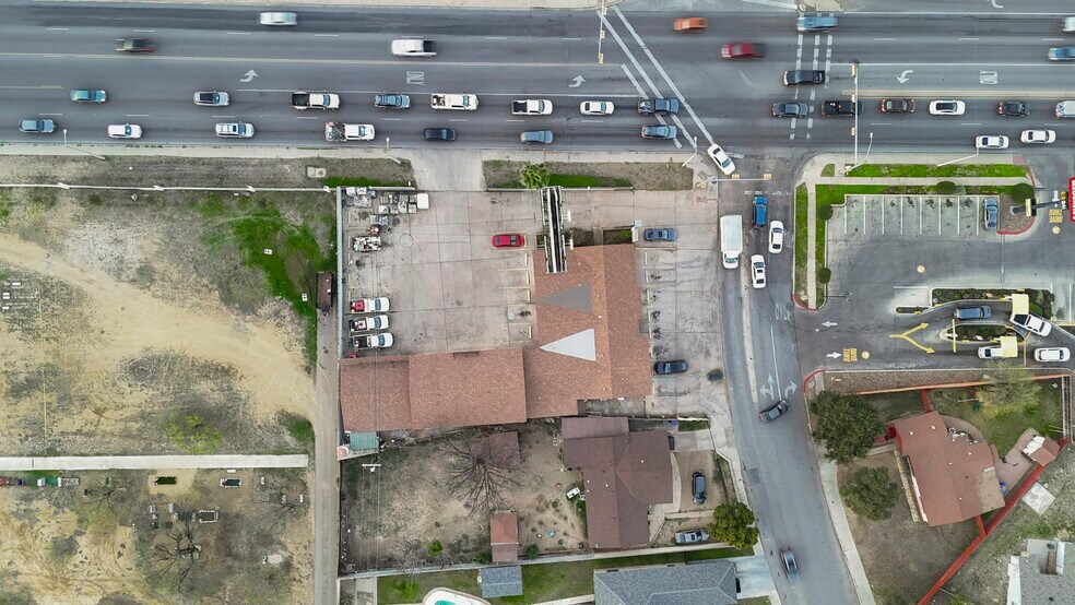 More Photos Of 1919 E Saunders St, Laredo Storefront Retail Office For Sale